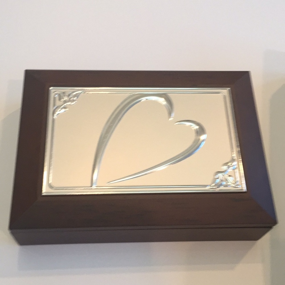 NEW w/ Tags!!!! jewelry box w/ silver design